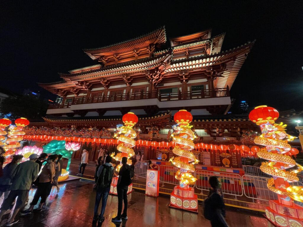 Buddha Tooth Relic Temple in Singapore at night.